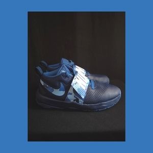 Nike | Team Hustle D8 | Kid's | Size 3.5Y
